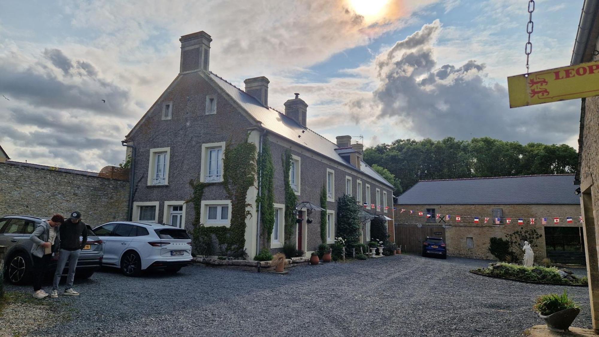 Bed and Breakfast Ferme Aux Leopards Normands Mandeville-en-Bessin Exterior foto